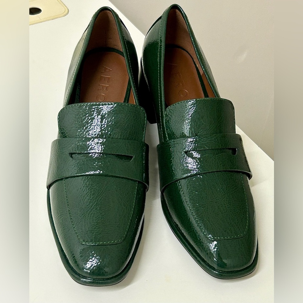 Women’s 9.5 AEROSOLES Arnett Green Patent Vegan Leather Heeled Loafers Shoes